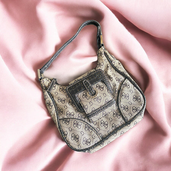 Vintage Guess Bag Monogram Grey Black Retro by Lyons way | Online Handpicked Vintage Clothing Store - retro guess bag available on lyonsway.com for 85.00 . Perfect for GREY, GUESS, €75-€100 .
