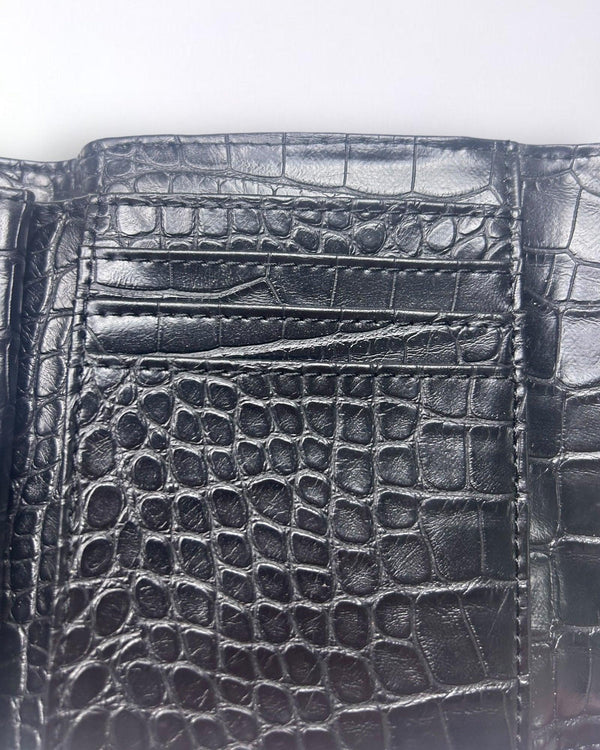 Y2K Black Vintage Guess Wallet by Guess - Wallet available on lyonsway.com for 45.00 . Perfect for WALLET,€25-€55 .