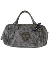 Sac Guess vintage avec monogramme gris et breloques Y2K