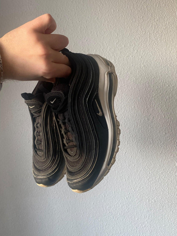 Nike Air Max 97 White Black (GS) Size 38.5 EU /5.5 UK by Lyons way | Online Handpicked Vintage Clothing Store - available on lyonsway.com for 65.00 . Perfect for BLACK, NIKE, SIZE 38.5, €55-€75 .