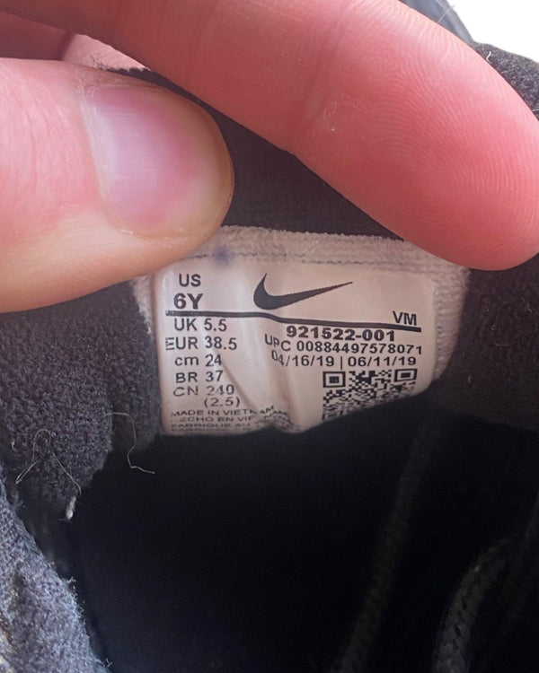 Nike Air Max 97 White Black (GS) Size 38.5 EU /5.5 UK by Lyons way | Online Handpicked Vintage Clothing Store - available on lyonsway.com for 65.00 . Perfect for BLACK, NIKE, SIZE 38.5, €55-€75 .