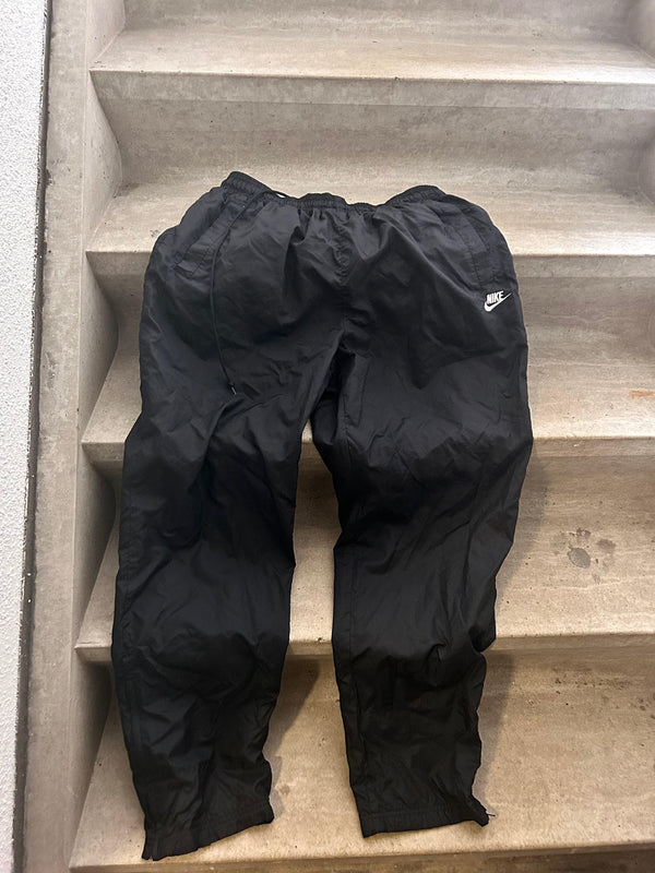 Nike Vintage Trackpants size M by nike - available on lyonsway.com for 34.94 . Perfect for BLACK, M, SIZE M, €25-€55 .