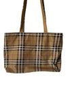 Vintage Burberry inspired bag by OTHER BRANDS - available on lyonsway.com for 39.95 . Perfect for €25-€55 .