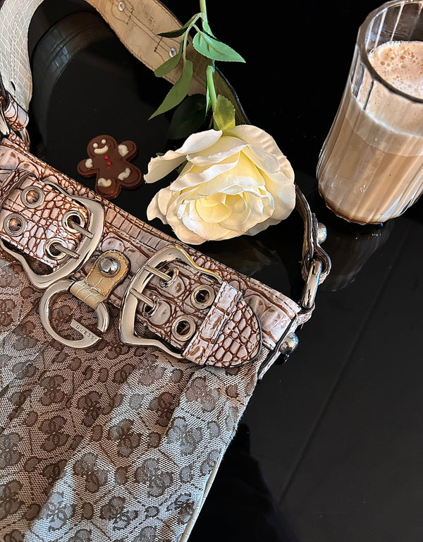Vintage Guess Bag by Lyons way | Online Handpicked Vintage Clothing Store - available on lyonsway.com for 99.95 . Perfect for BEIGE, GUESS, €75-€100 .