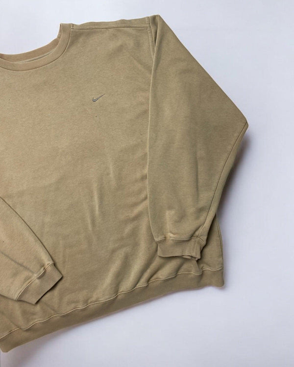 Vintage Nike Crewneck Beige Size L by Nike - Sweatshirt available on lyonsway.com for 45.00 . Perfect for L,NIKE,size L,€25-€55 .