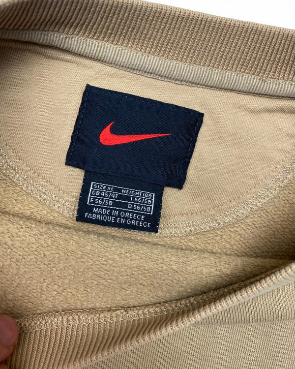 Vintage Nike Crewneck Beige Size L by Nike - Sweatshirt available on lyonsway.com for 45.00 . Perfect for L,NIKE,size L,€25-€55 .
