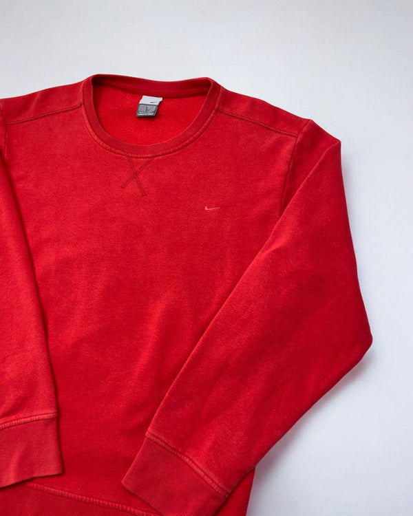 Vintage Nike Logo Sweater Red Size L by Nike - available on lyonsway.com for 40.00 . Perfect for L,RED,size L,€25-€55 .