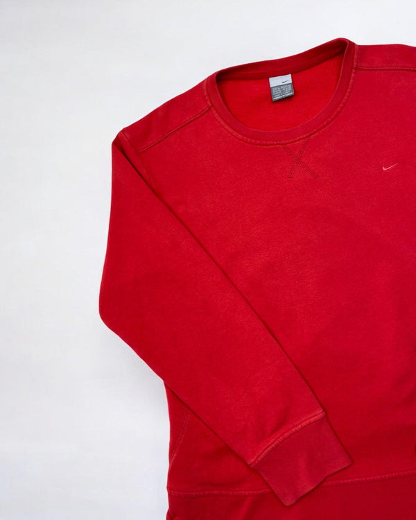 Vintage Nike Logo Sweater Red Size L by Nike - available on lyonsway.com for 40.00 . Perfect for L,RED,size L,€25-€55 .