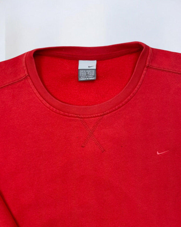Vintage Nike Logo Sweater Red Size L by Nike - available on lyonsway.com for 40.00 . Perfect for L,RED,size L,€25-€55 .