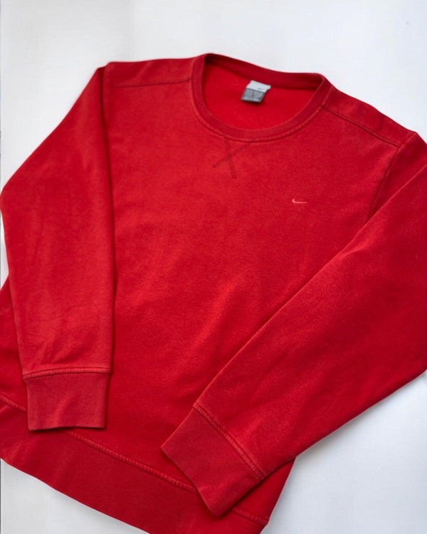 Vintage Nike Logo Sweater Red Size L by Nike - available on lyonsway.com for 40.00 . Perfect for L,RED,size L,€25-€55 .