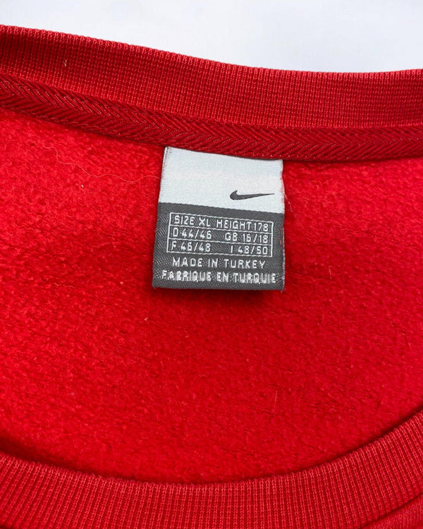 Vintage Nike Logo Sweater Red Size L by Nike - available on lyonsway.com for 40.00 . Perfect for L,RED,size L,€25-€55 .