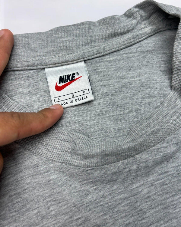 Vintage Nike Swoosh T-shirt Size L by Nike - t-shirt available on lyonsway.com for 28.00 . Perfect for NIKE,€25-€55 .