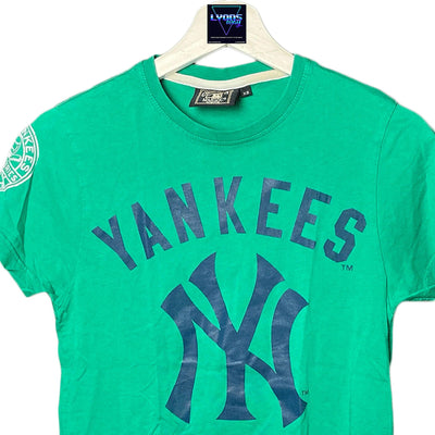 Green Yankees T-shirt Size S by YANKEES - t-shirt available on lyonsway.com for 10.00 . Perfect for GREEN, mlb, S, SALE, SIZE S, yankee, YANKEES, €0-€25 .