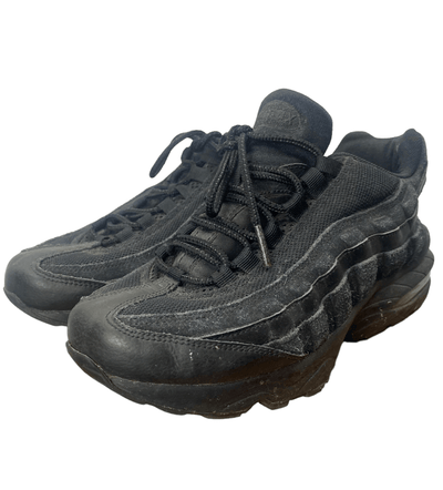 NIKE AIR MAX 95 SIZE: 38.5 (307565-055) BLACK RUNNING SHOES LACE UP LOW TOP by Nike - available on lyonsway.com for 54.95 . Perfect for 25-55, AIR MAX 95, NIKE, SIZE 38.5 .