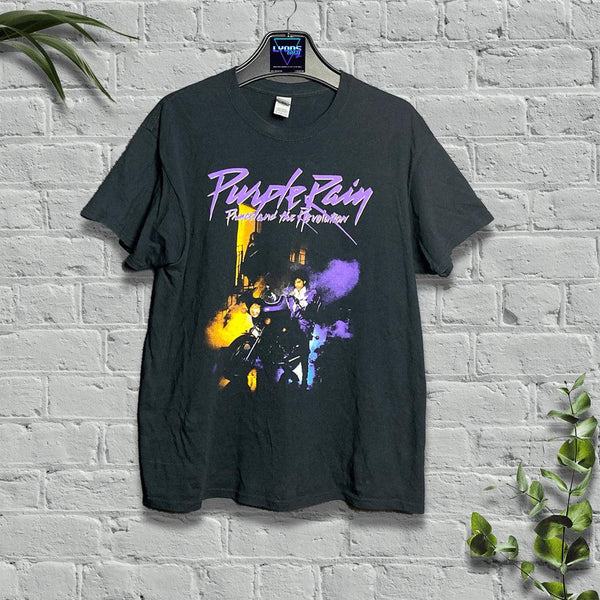 PRINCE PURPLE RAIN VINTAGE TEE SIZE L by GILDAN - Shirts & Tops available on lyonsway.com for 30.00 . Perfect for BLACK, graphic t-shirt, L, PRINCE, size L, vintage, €25-€55 .