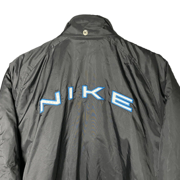 VINTAGE NIKE BOMBER JACKET WITH SPELLOUT IN SIZE M by Nike - jacket available on lyonsway.com for 74.95 . Perfect for BLACK, BOMBER, BOMBER JACKET, M, NIKE, PROMOTION, €75-€100 .