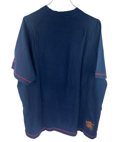VINTAGE NIKE SHIRT IN DARK BLUE FEATURING 'LOS 5 DEDOS MORTALES' - SIZE L by NIKE - available on lyonsway.com for 24.95 . Perfect for BLUE, DARK BLUE, L, NIKE, SHIRT, SIZE L, €0-€25 .